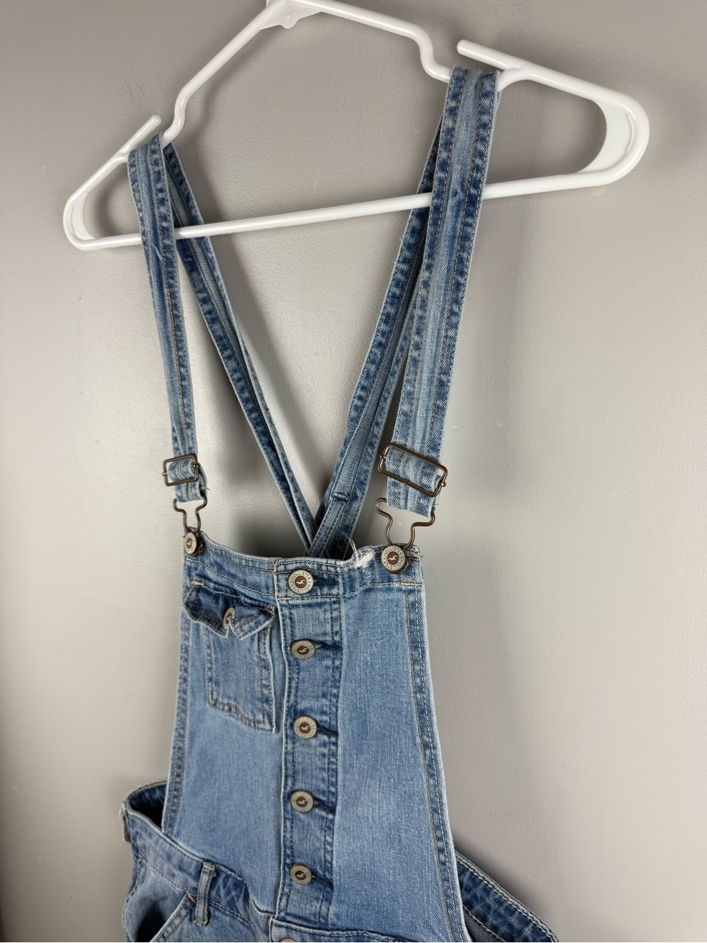 Hollister Women’s Light Denim Faded Distressed Boyfriend Overalls SZ S Grunge